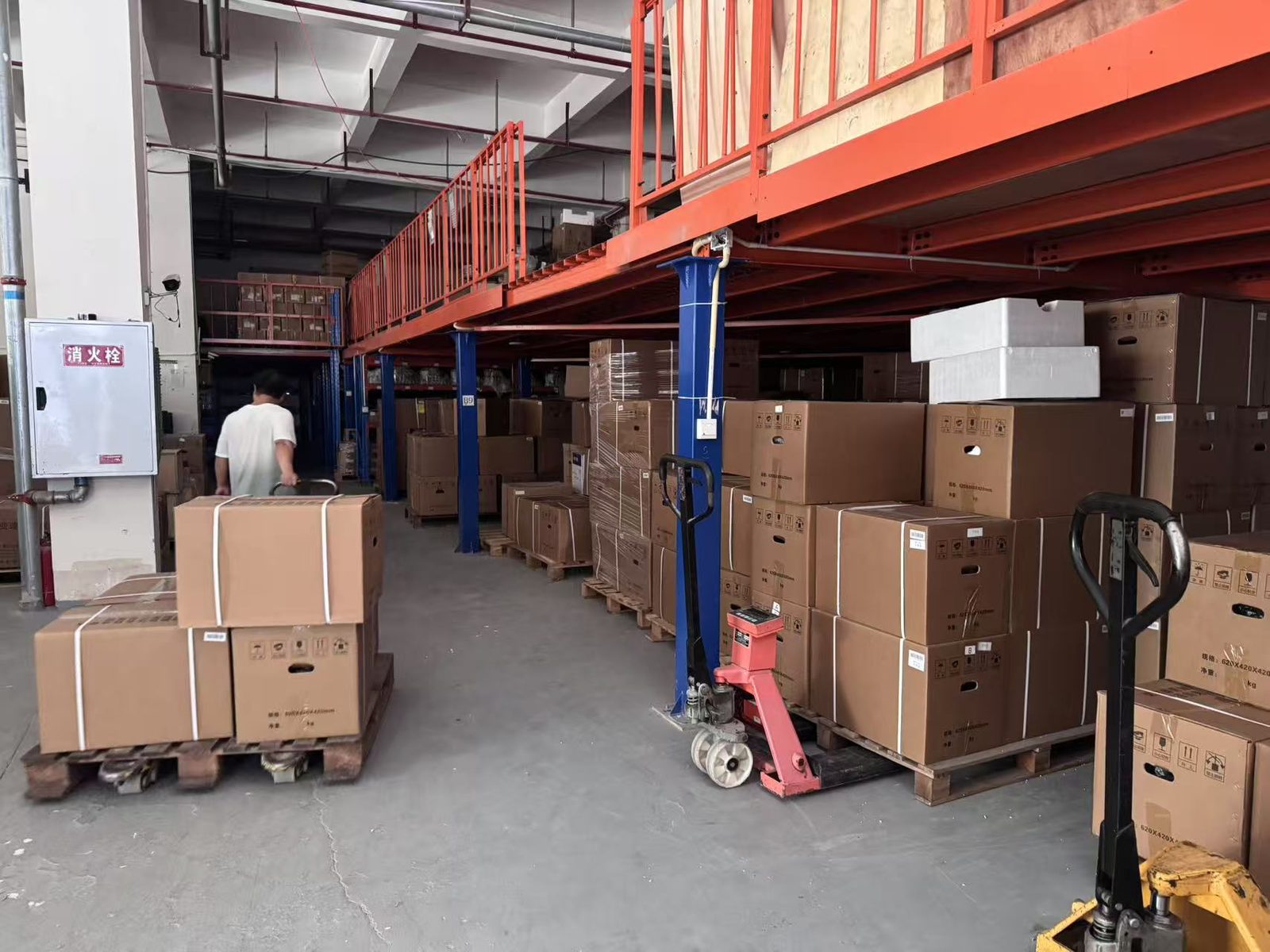 Packed parts stored by order and pallet